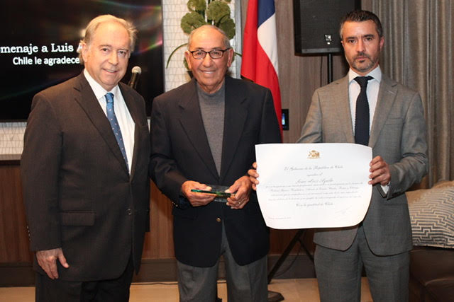 Luis Ayala con el Embajador y el cónsul en Houston, José Luis Briceño